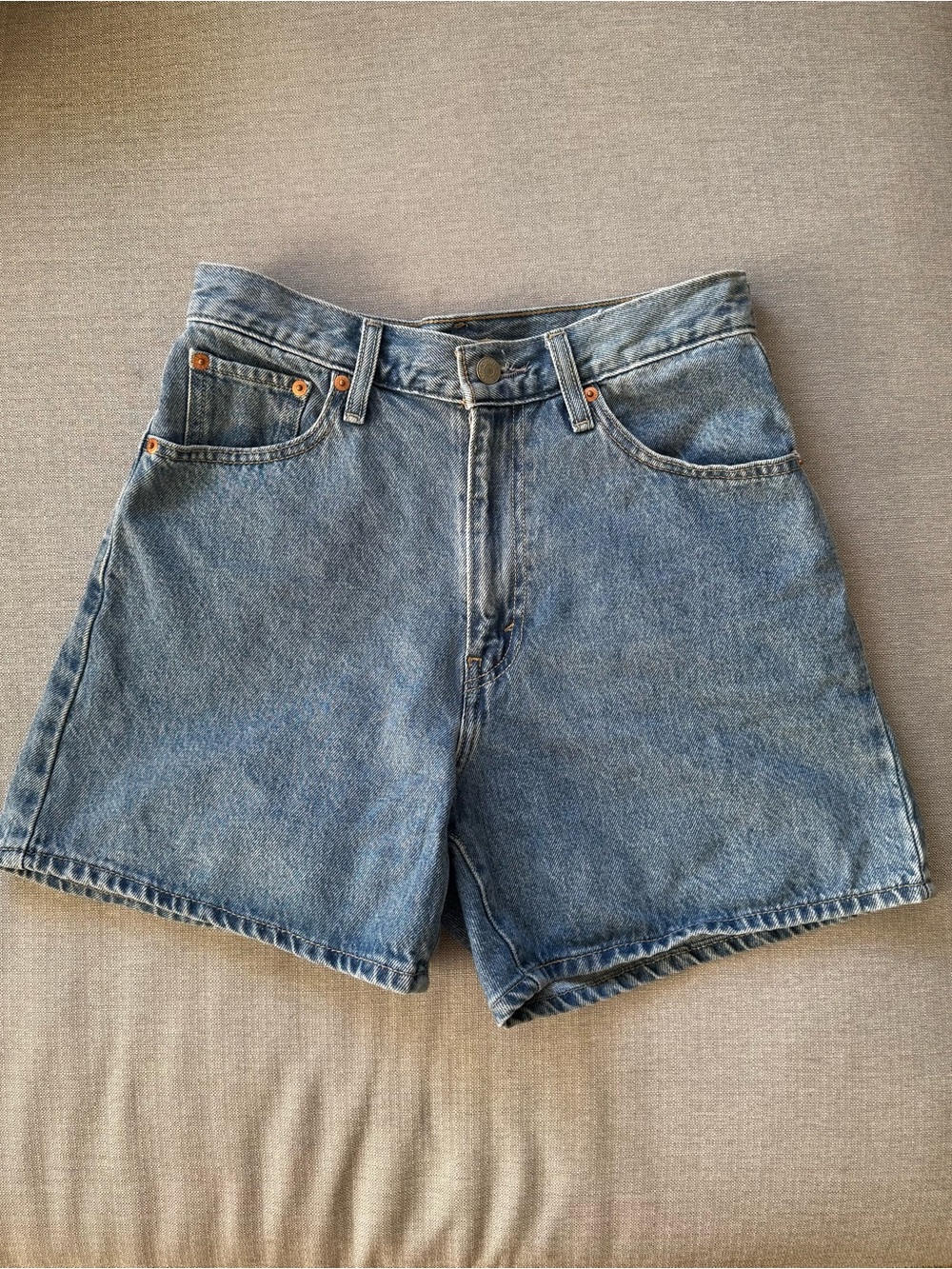 Levi's Cinch Mid-Thigh Women's Denim Shorts 27